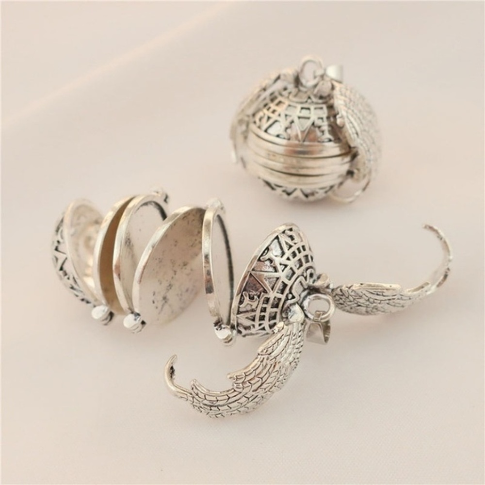 Hidden Locket Necklace - Picture 4 of 7